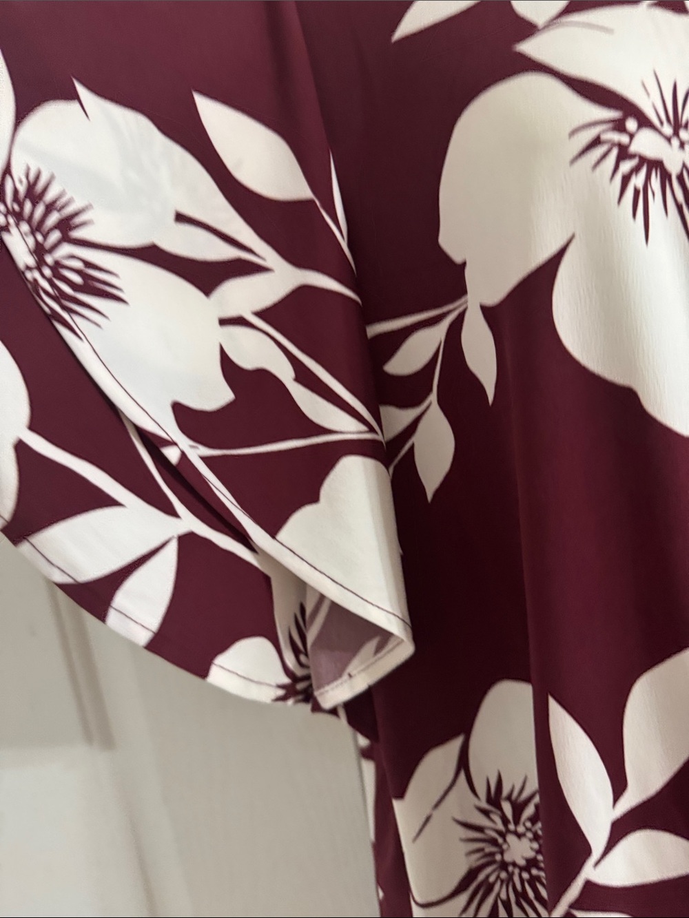 Liz Claiborne Maroon Floral Flutter Sleeve Blouse - Picture 6 of 8